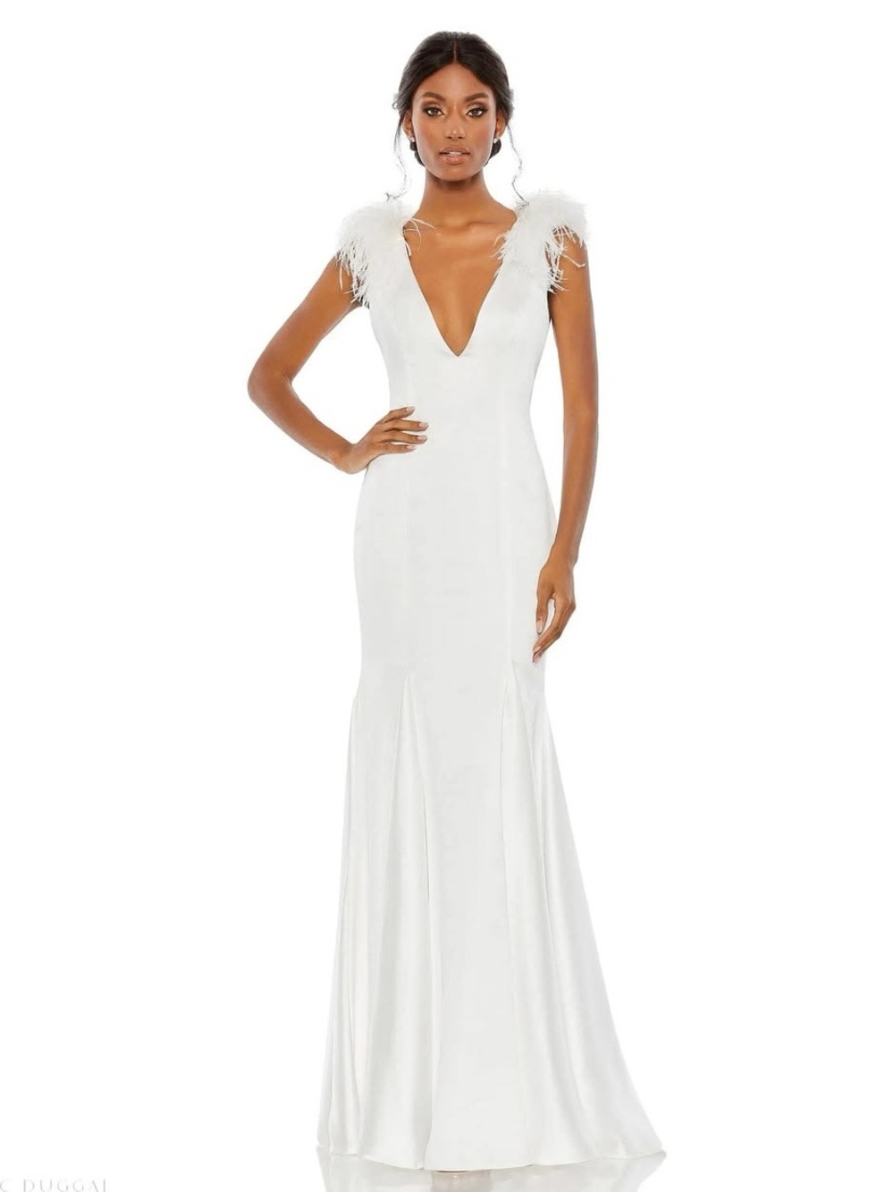 NEW Mac Duggal 68137 Satin Feather Shoulder V-Neck White Gown Dress Size 6 NWT